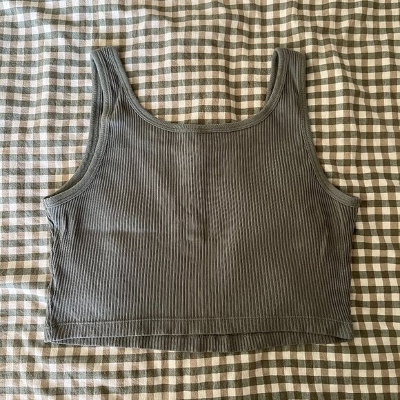 Uniqlo Ribbed Cropped Henley Tank - Picture 4 of 4
